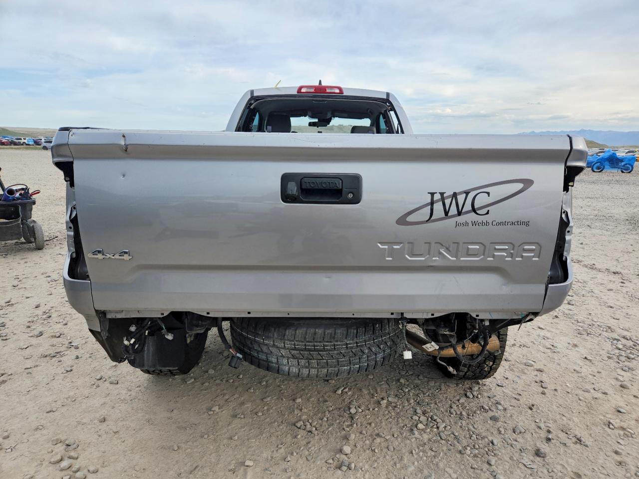 TOYOTA TUNDRA 2020 — 7