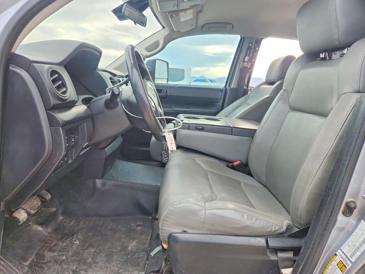 TOYOTA TUNDRA 2020 — 8