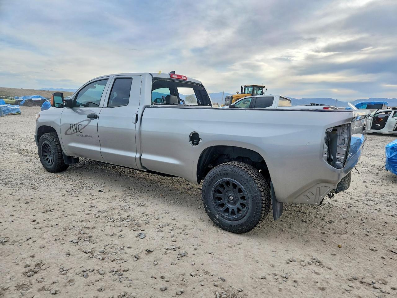 TOYOTA TUNDRA 2020 — 3