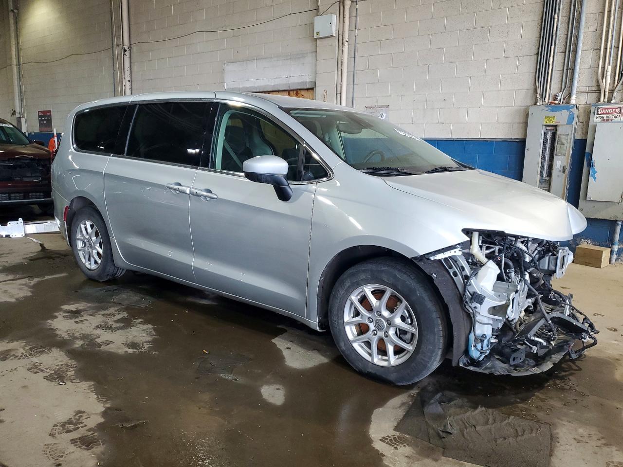 2023 CHRYSLER VOYAGER LX