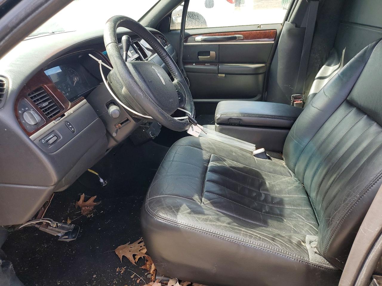 LINCOLN TOWN CAR 2007 — 8