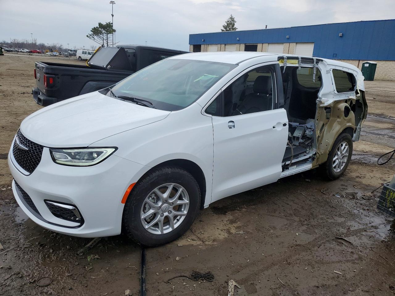 CHRYSLER PACIFICA 2025 — 2