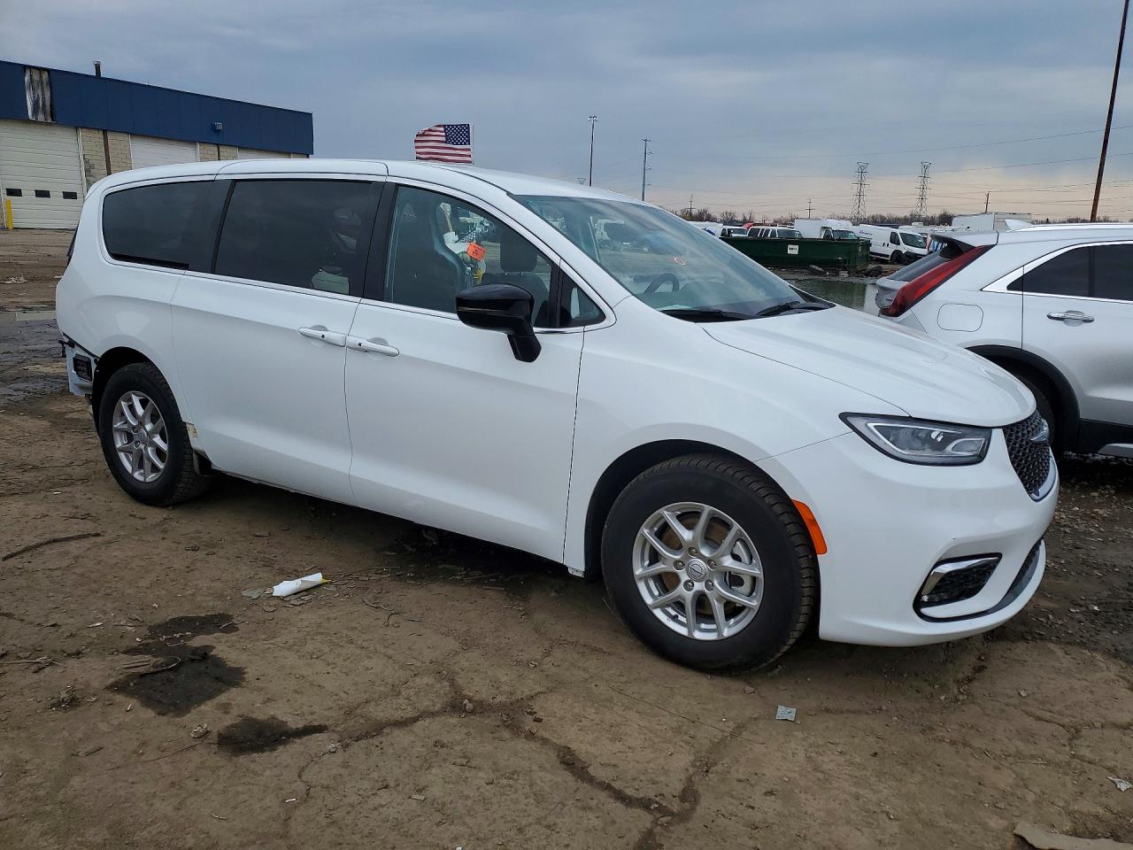 CHRYSLER PACIFICA 2025 — 5
