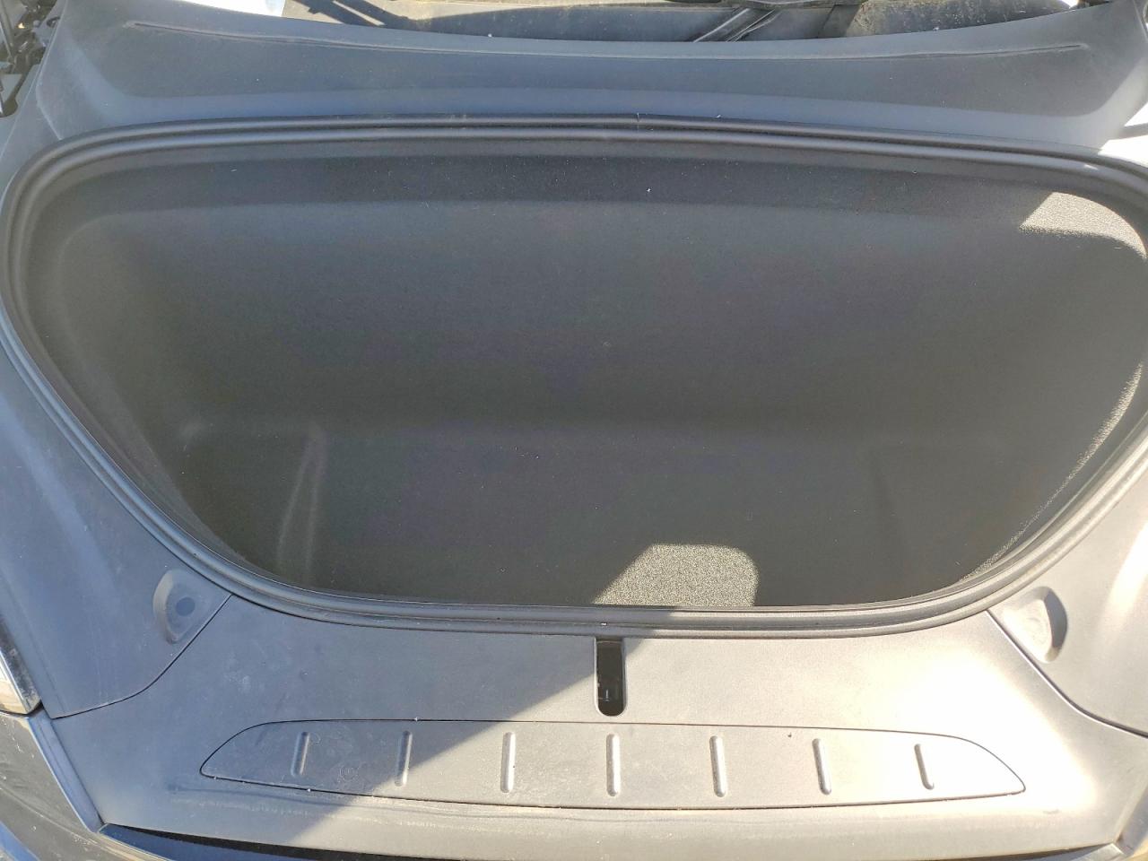 TESLA MODEL X 2023 — 12