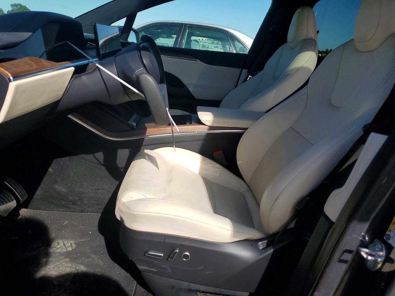 TESLA MODEL X 2023 — 8