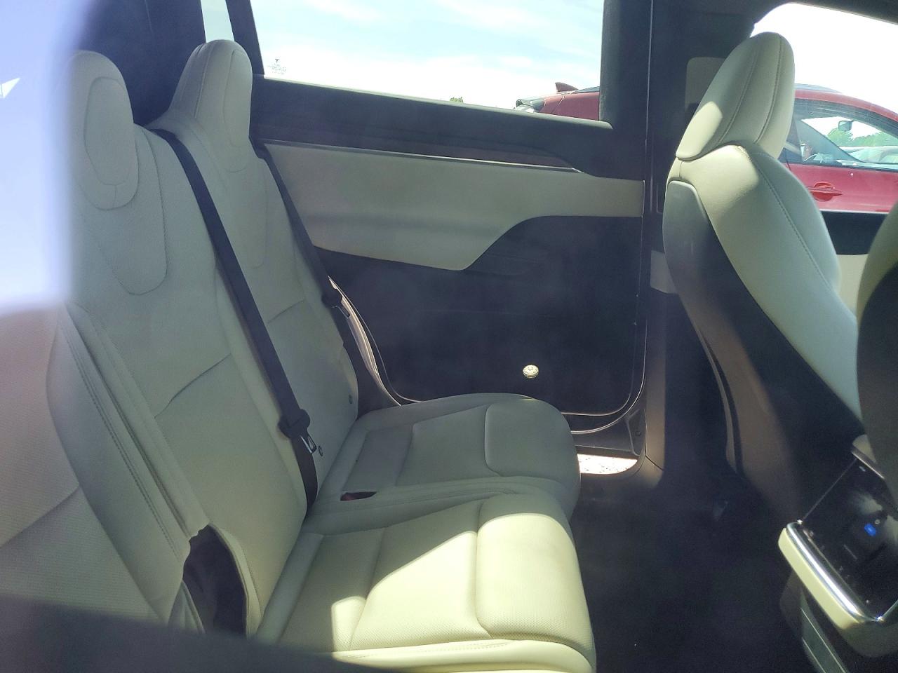 TESLA MODEL X 2023 — 11