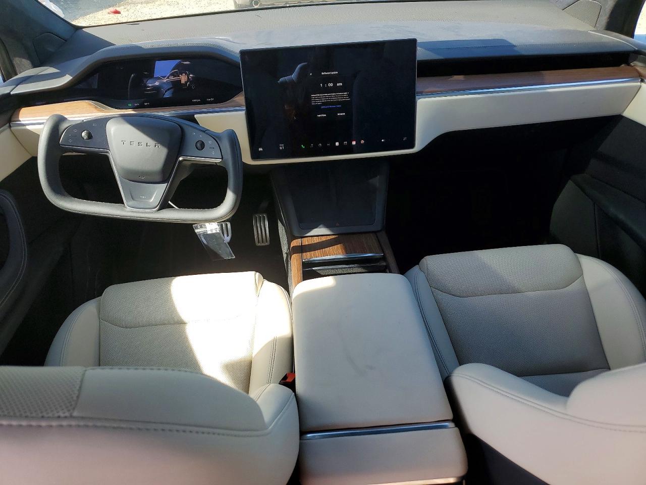 TESLA MODEL X 2023 — 9