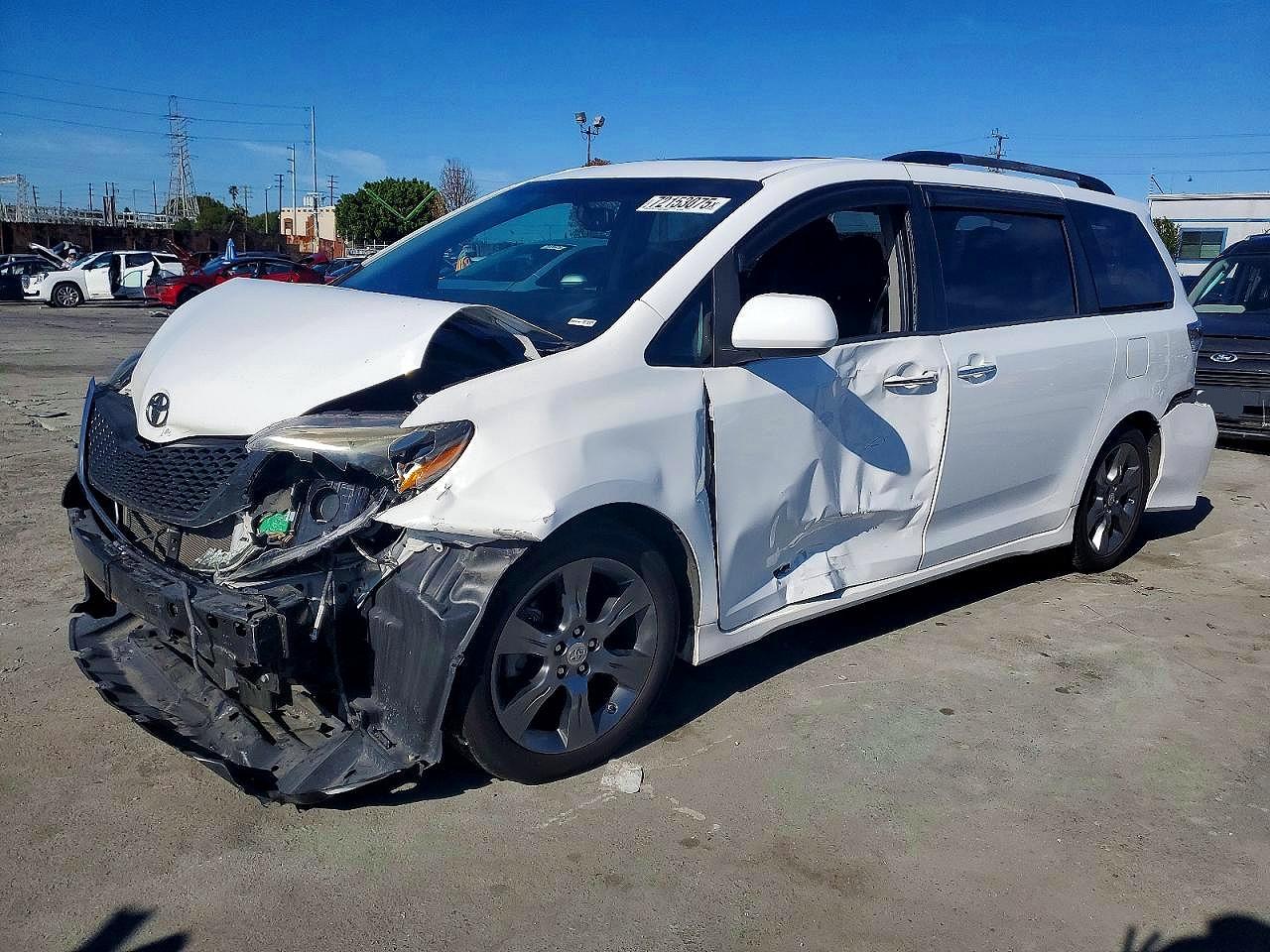 2016 TOYOTA SIENNA SE