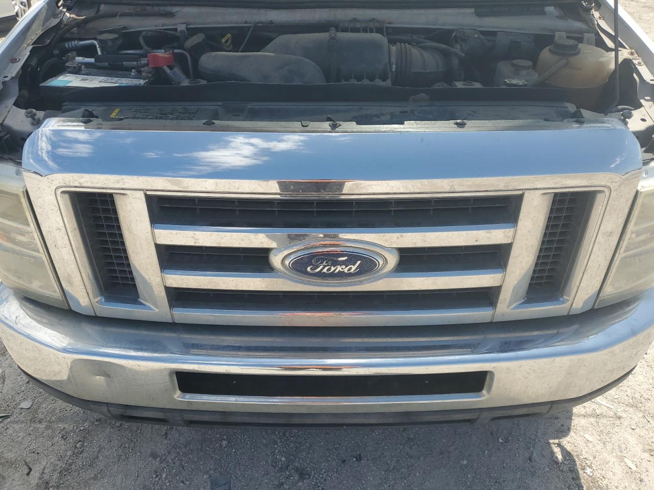 FORD ECONOLINE 2011 — 13