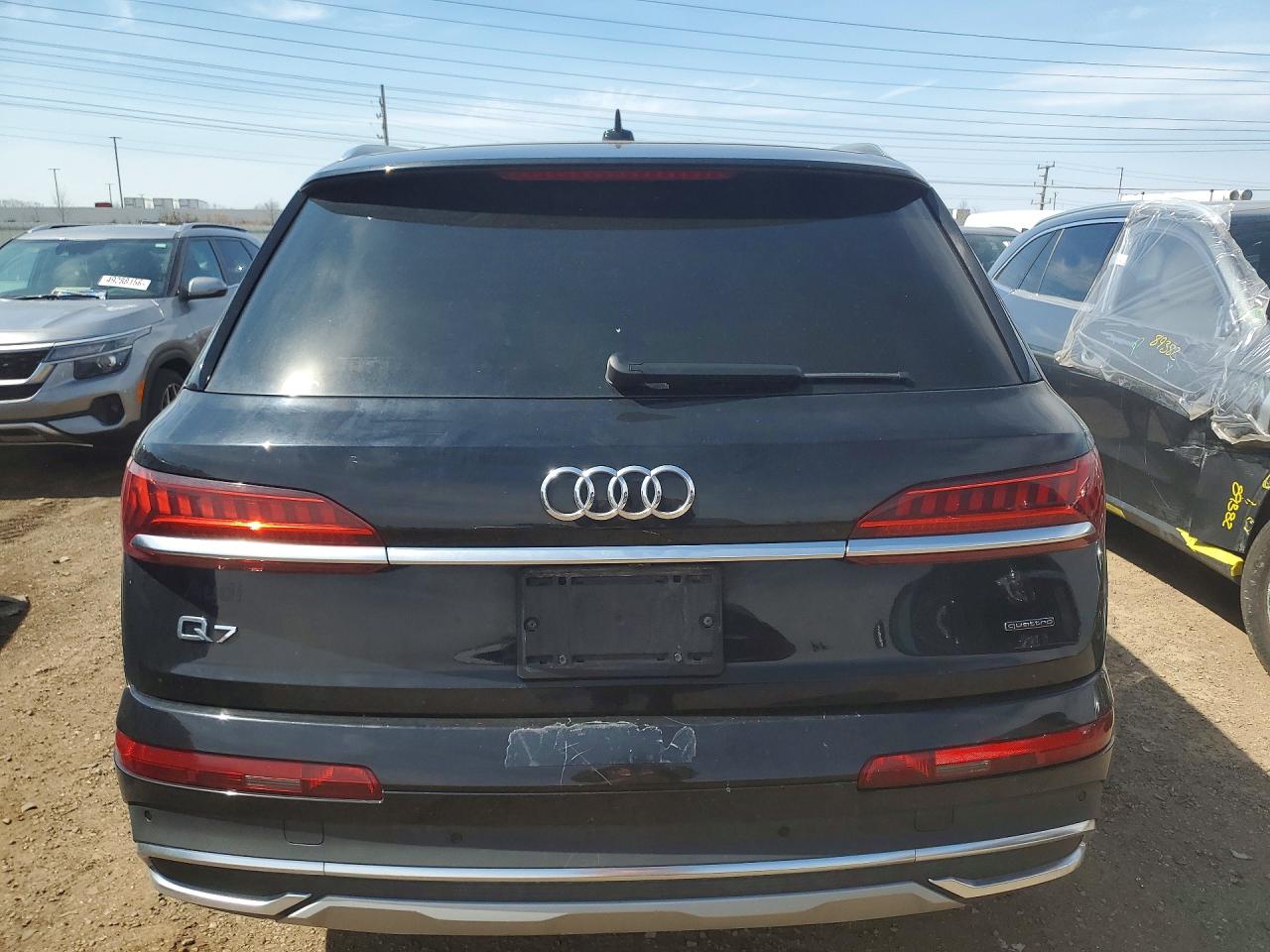 AUDI Q7 2021 — 7