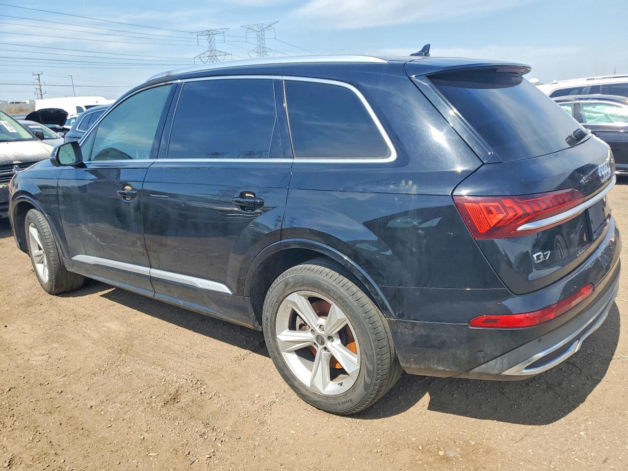 AUDI Q7 2021 — 3
