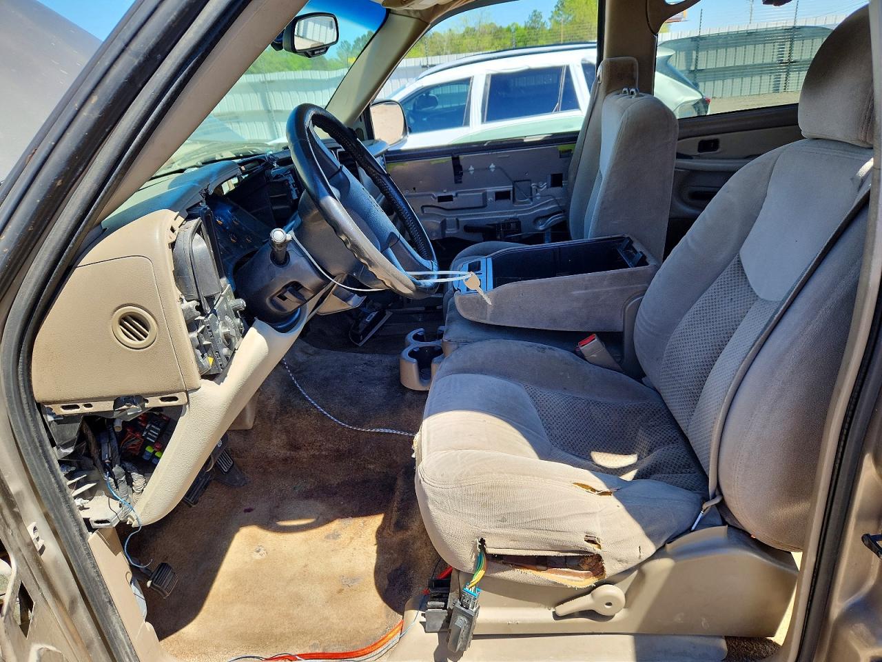 CHEVROLET TAHOE 2003 — 8