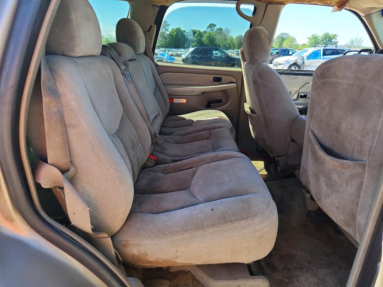 CHEVROLET TAHOE 2003 — 12