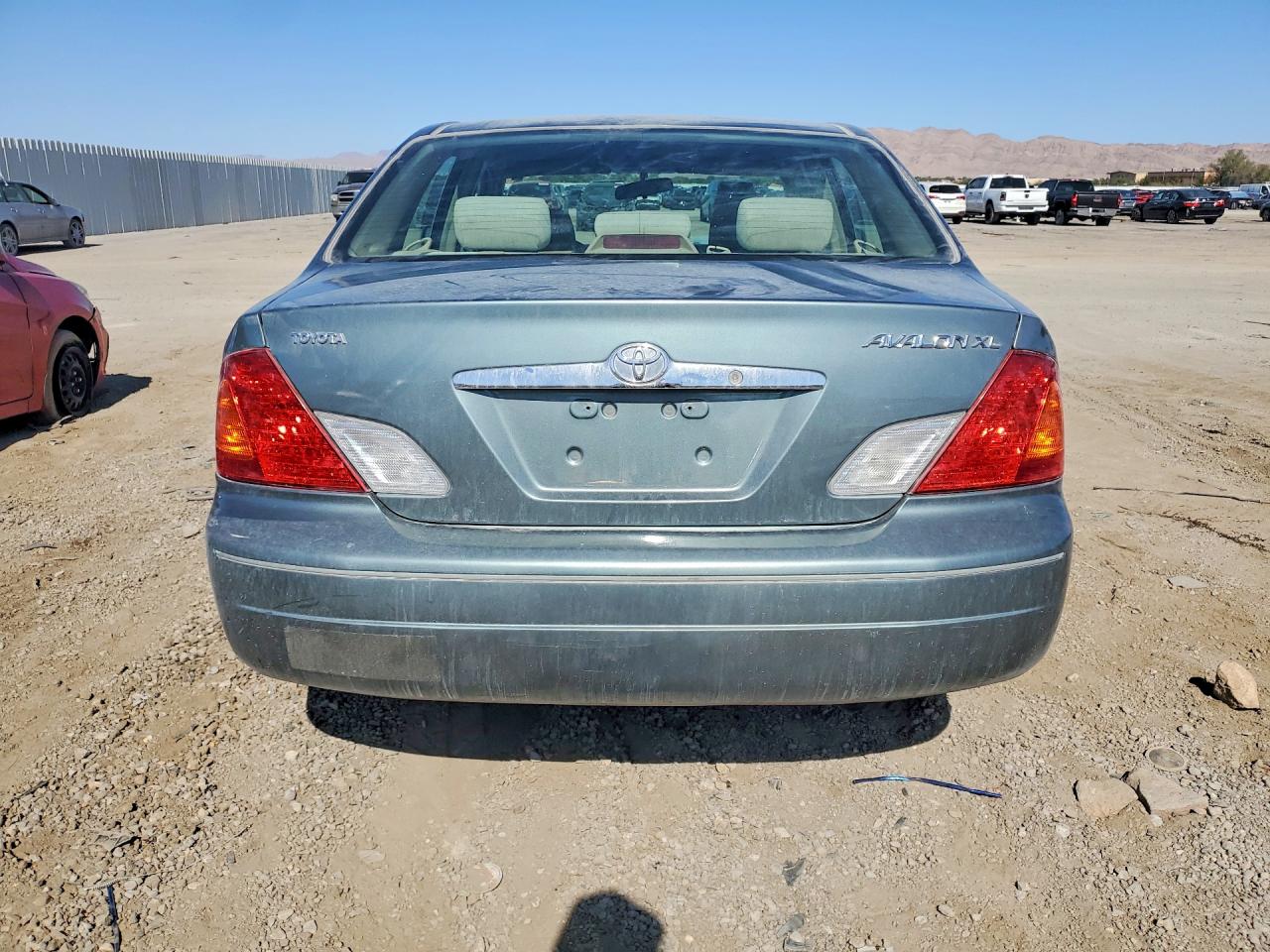 TOYOTA AVALON 2000 — 7