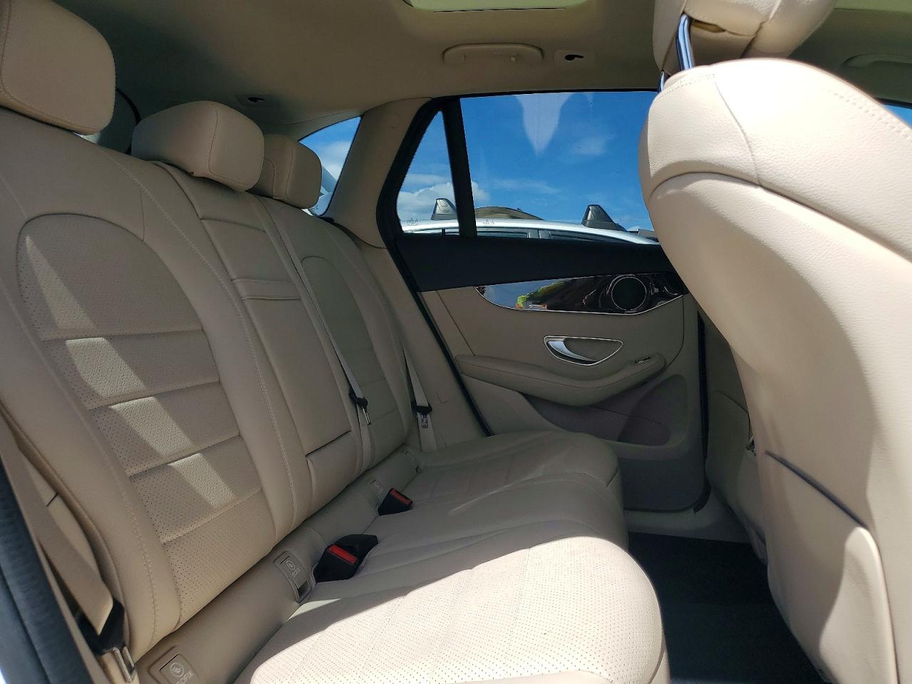 MERCEDES-BENZ GLC 2022 — 12