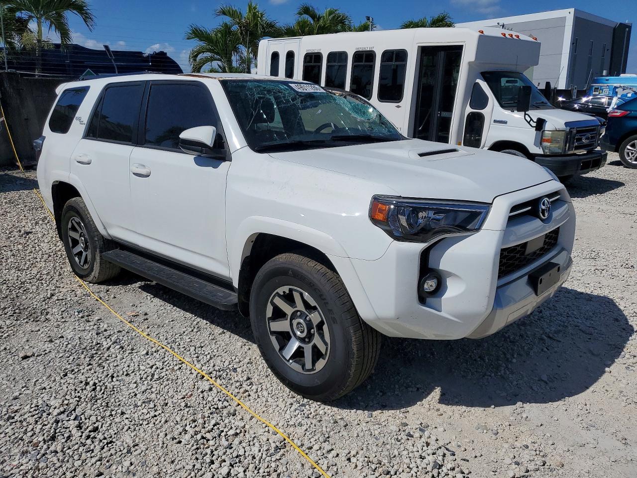 TOYOTA 4RUNNER 2024 — 5