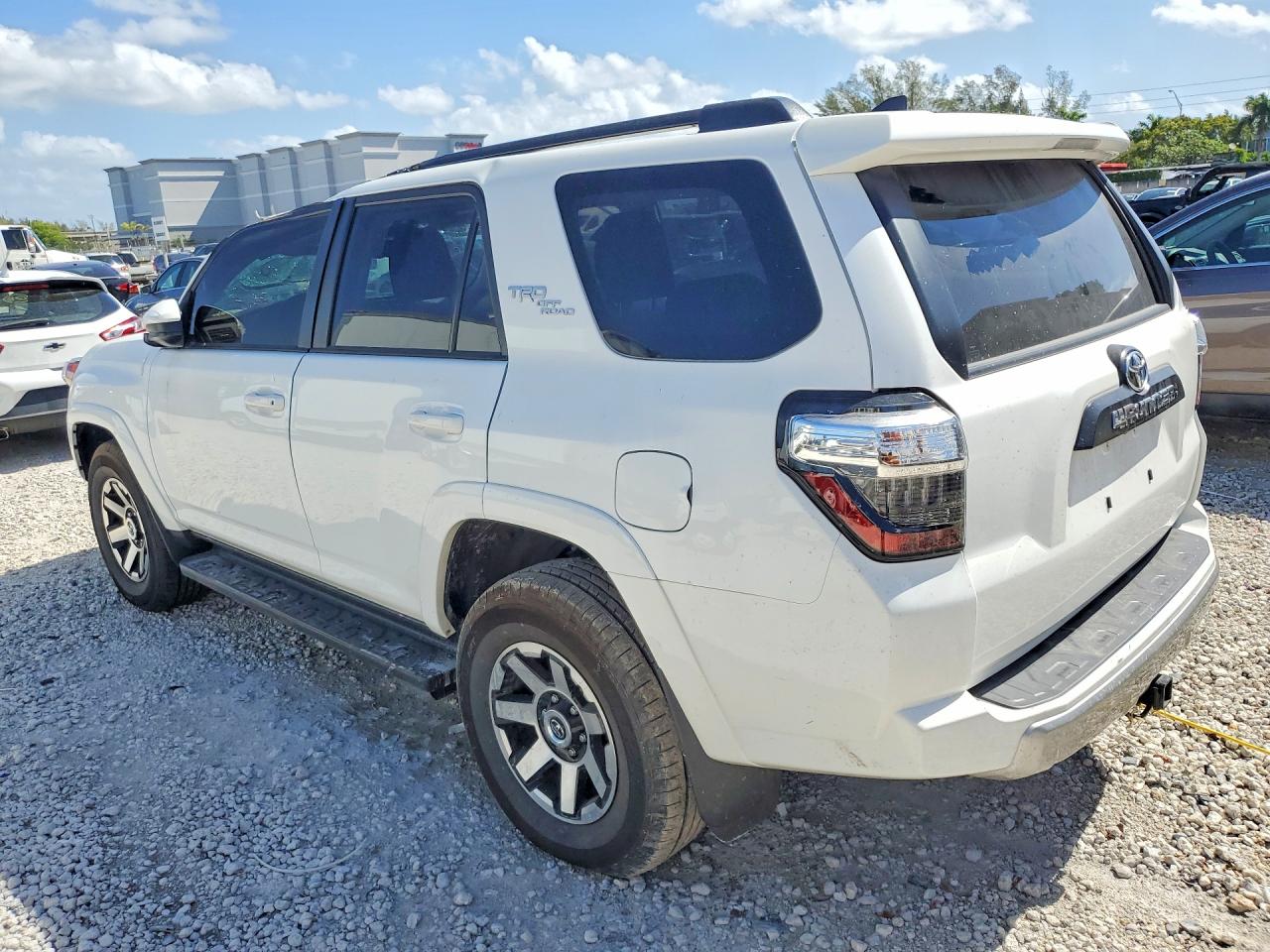 TOYOTA 4RUNNER 2024 — 3