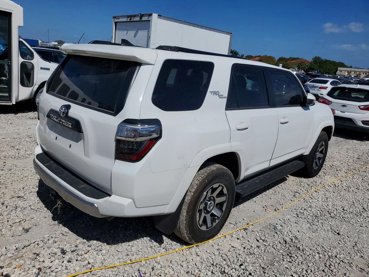TOYOTA 4RUNNER 2024 — 4