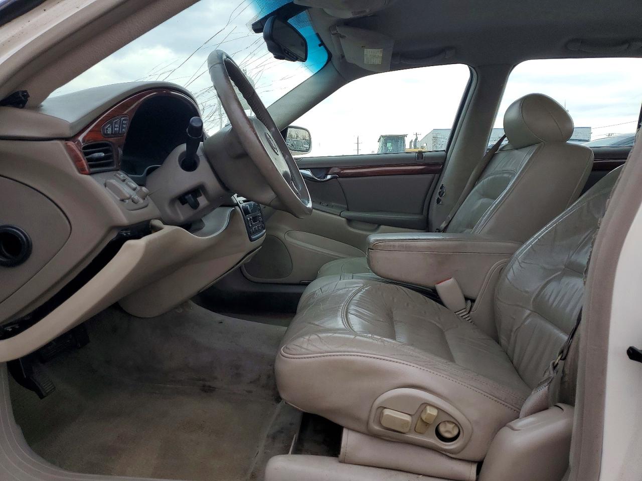CADILLAC DEVILLE 2002 — 8