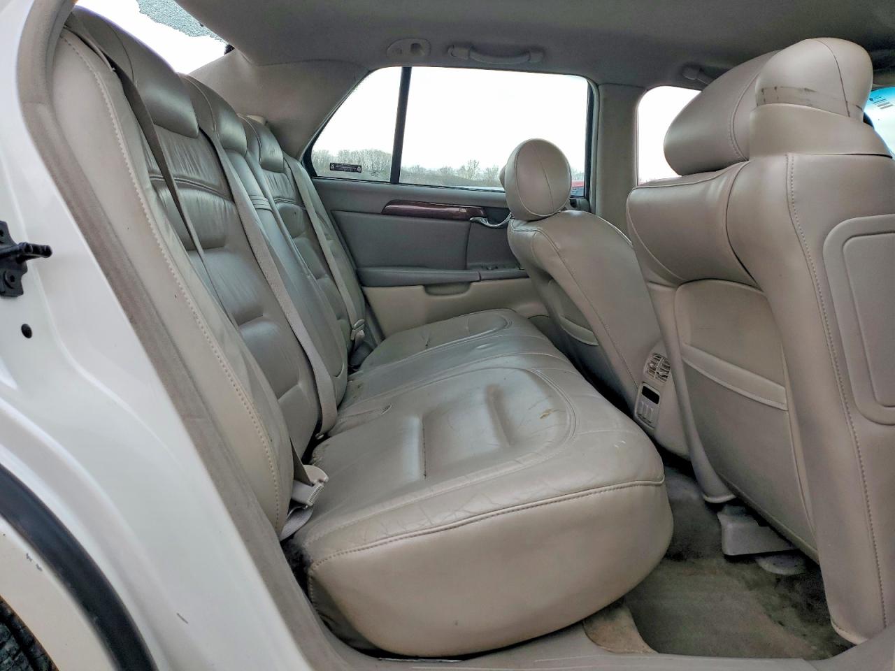 CADILLAC DEVILLE 2002 — 11