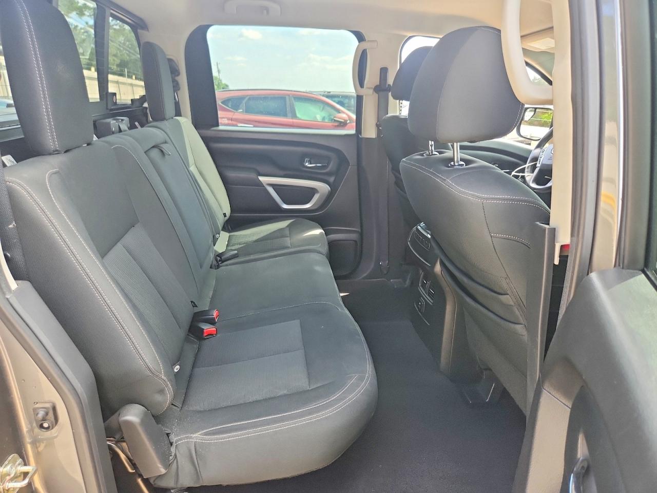 NISSAN TITAN 2017 — 11