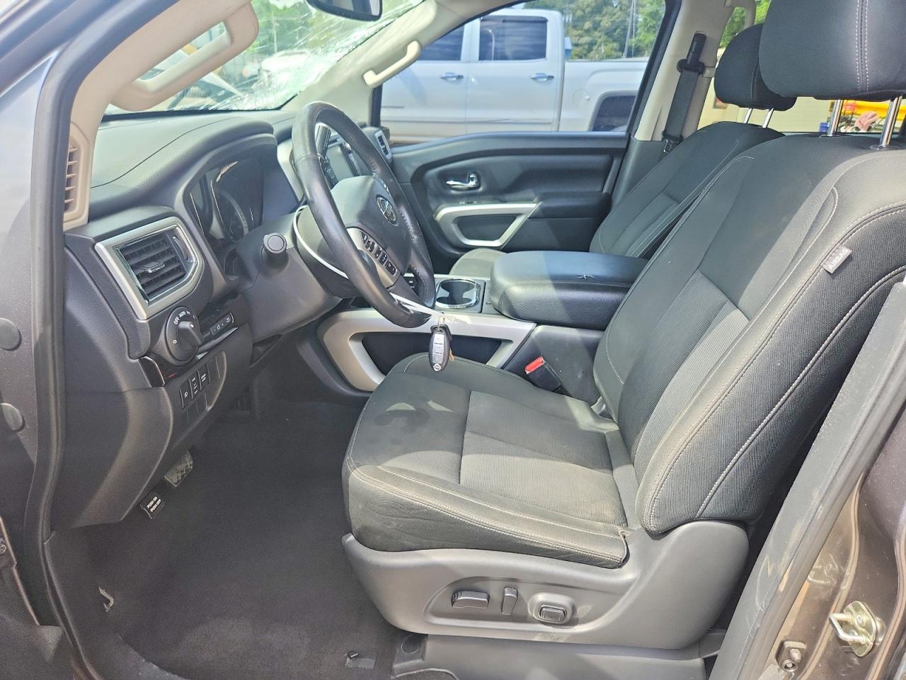 NISSAN TITAN 2017 — 8