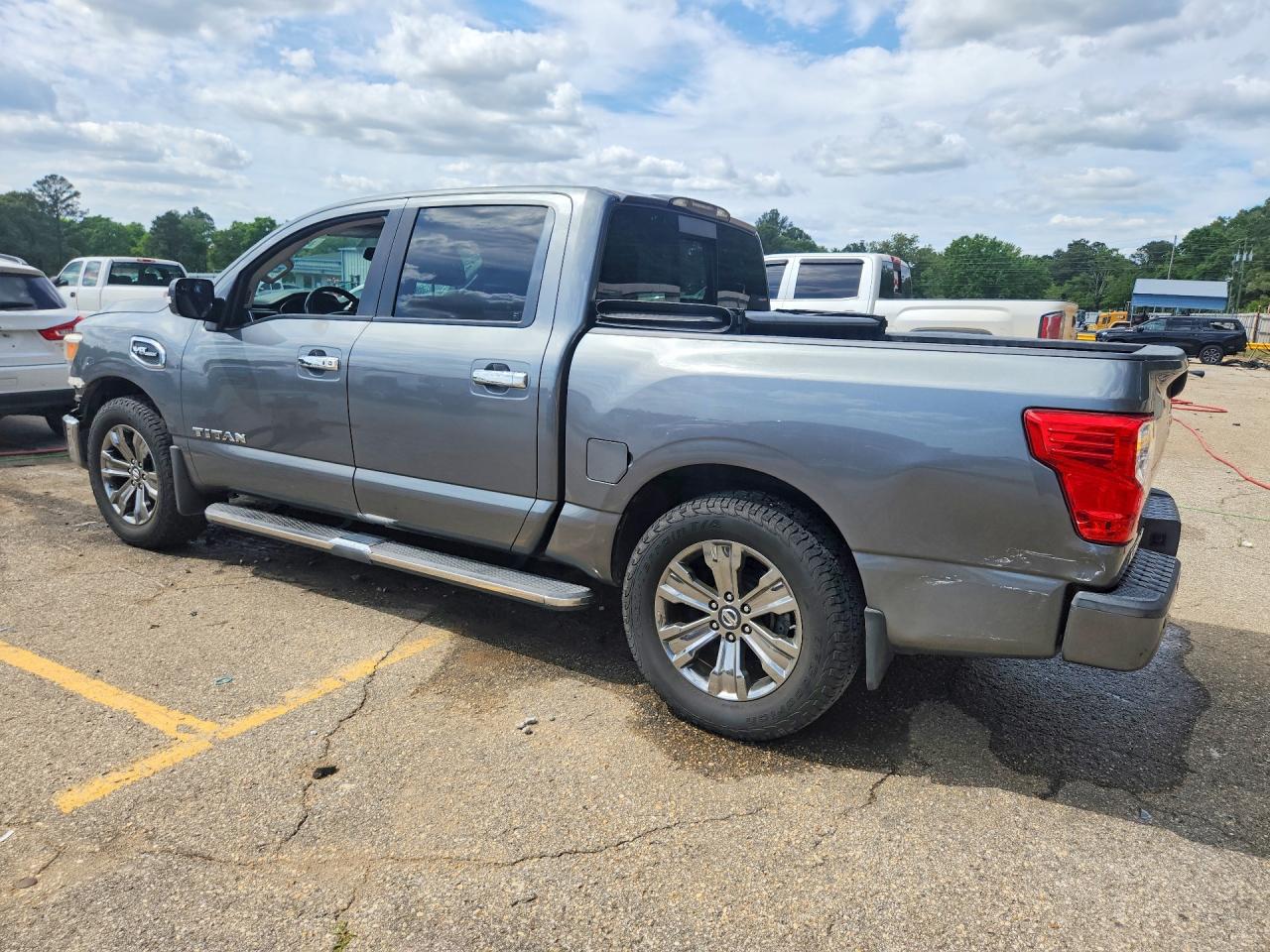 NISSAN TITAN 2017 — 3
