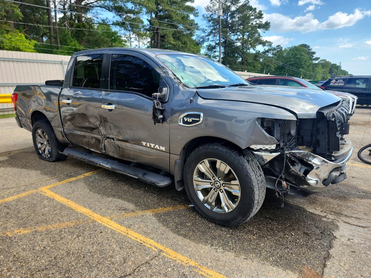 NISSAN TITAN 2017 — 5