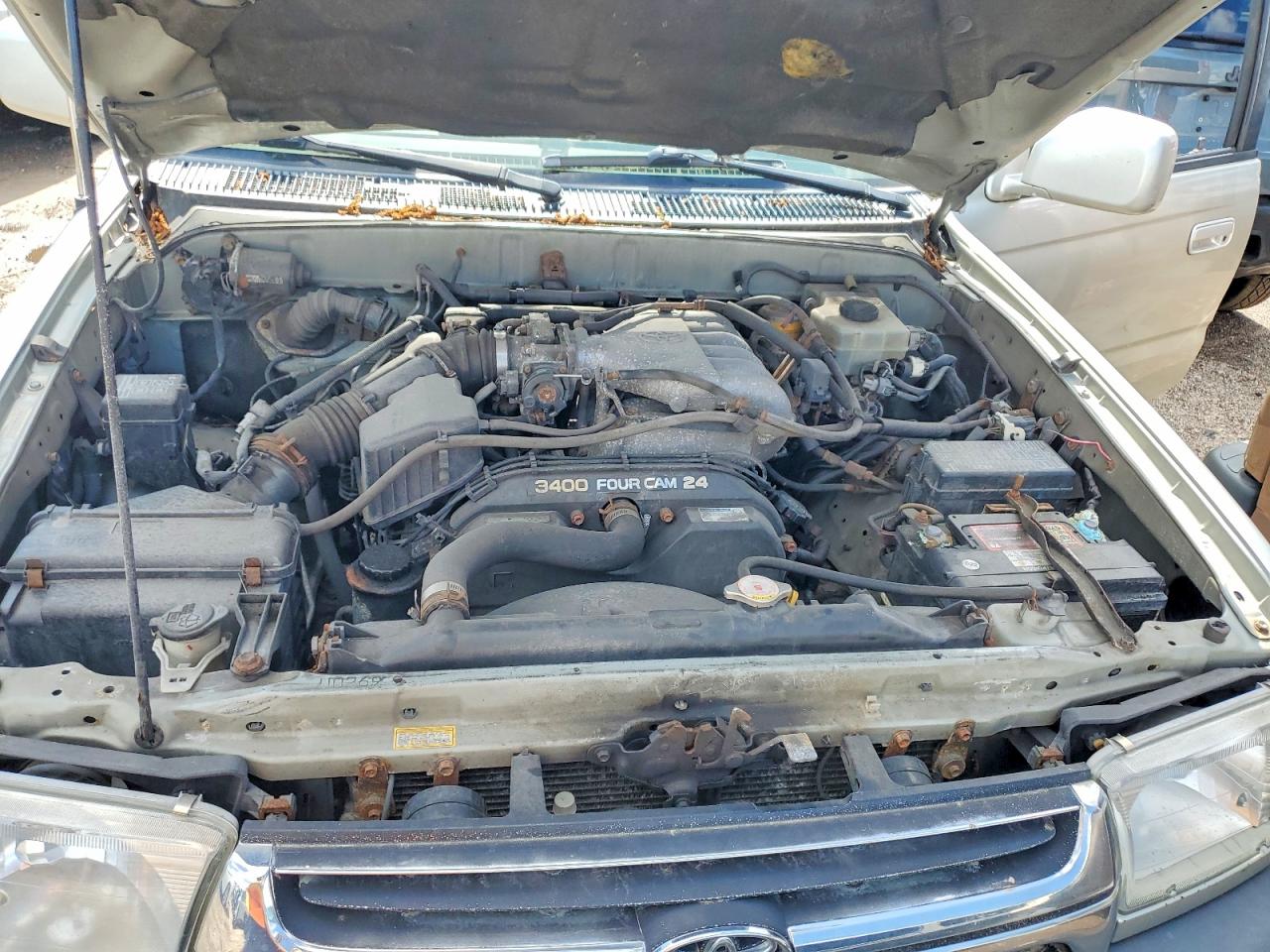 TOYOTA 4RUNNER 2001 — 12