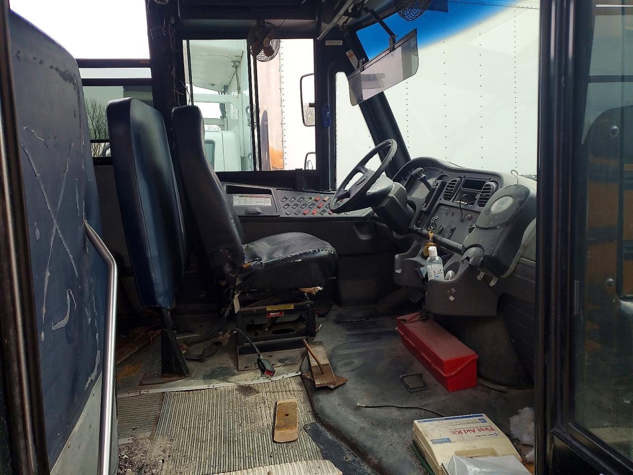 FREIGHTLINER CHASSIS 2010 — 6