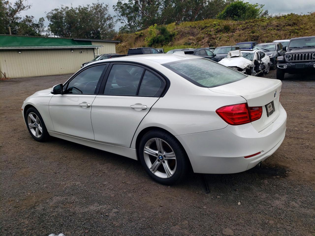 BMW 320 2015 — 3