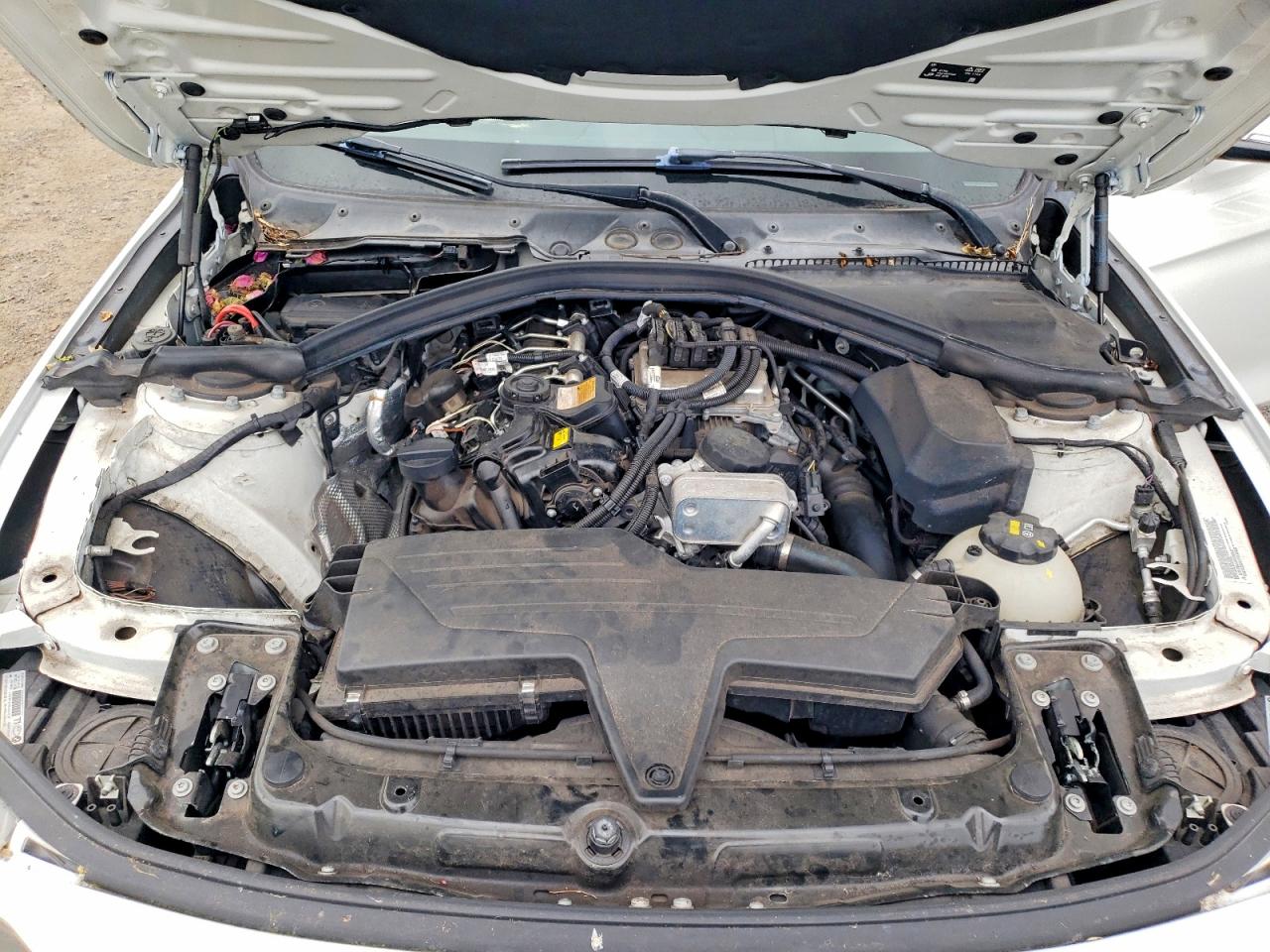 BMW 320 2015 — 12