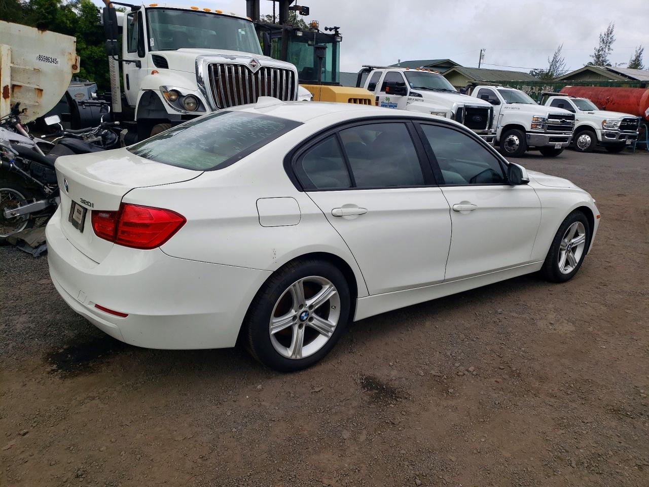 BMW 320 2015 — 4