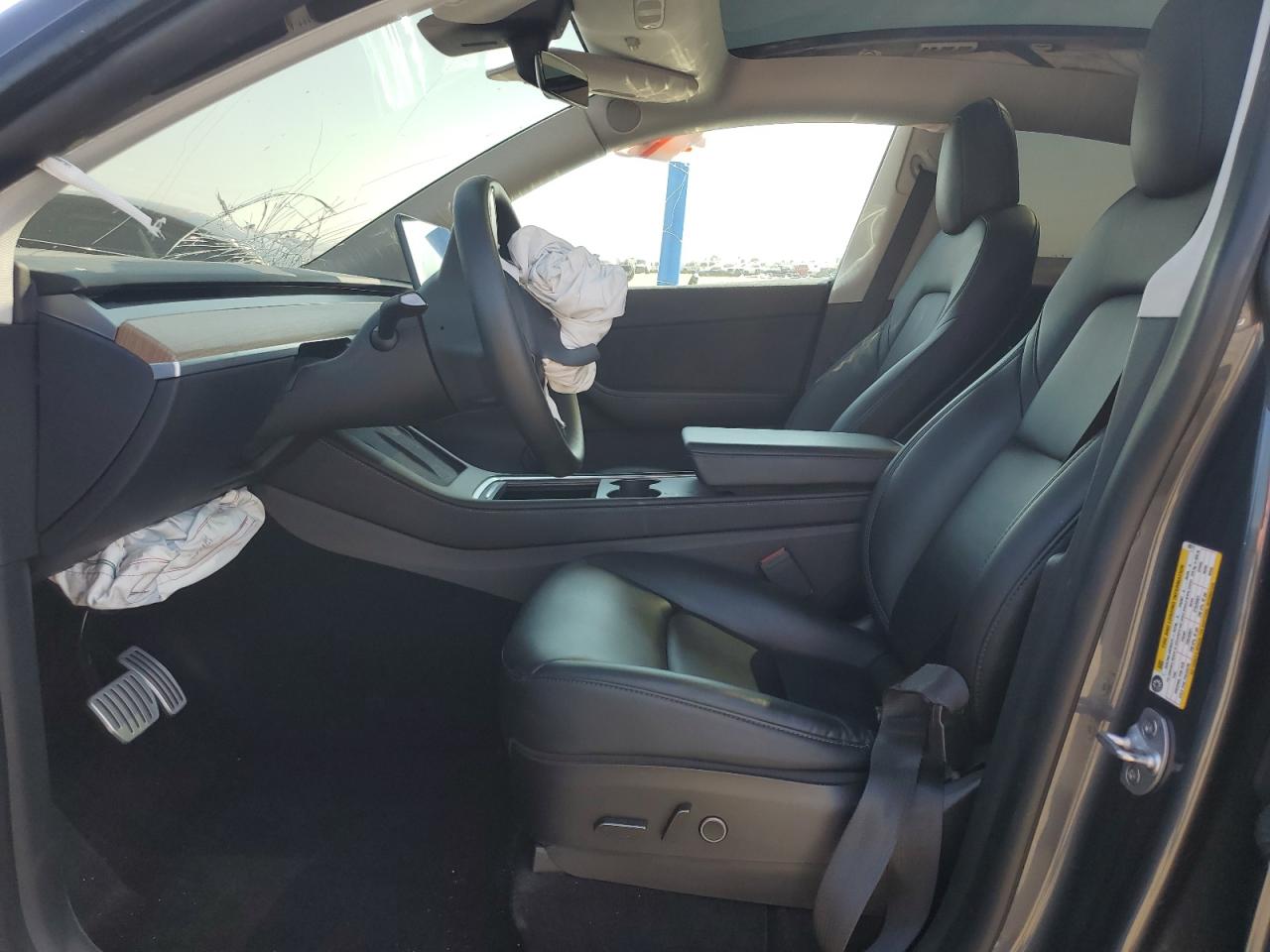 TESLA MODEL Y 2022 — 8