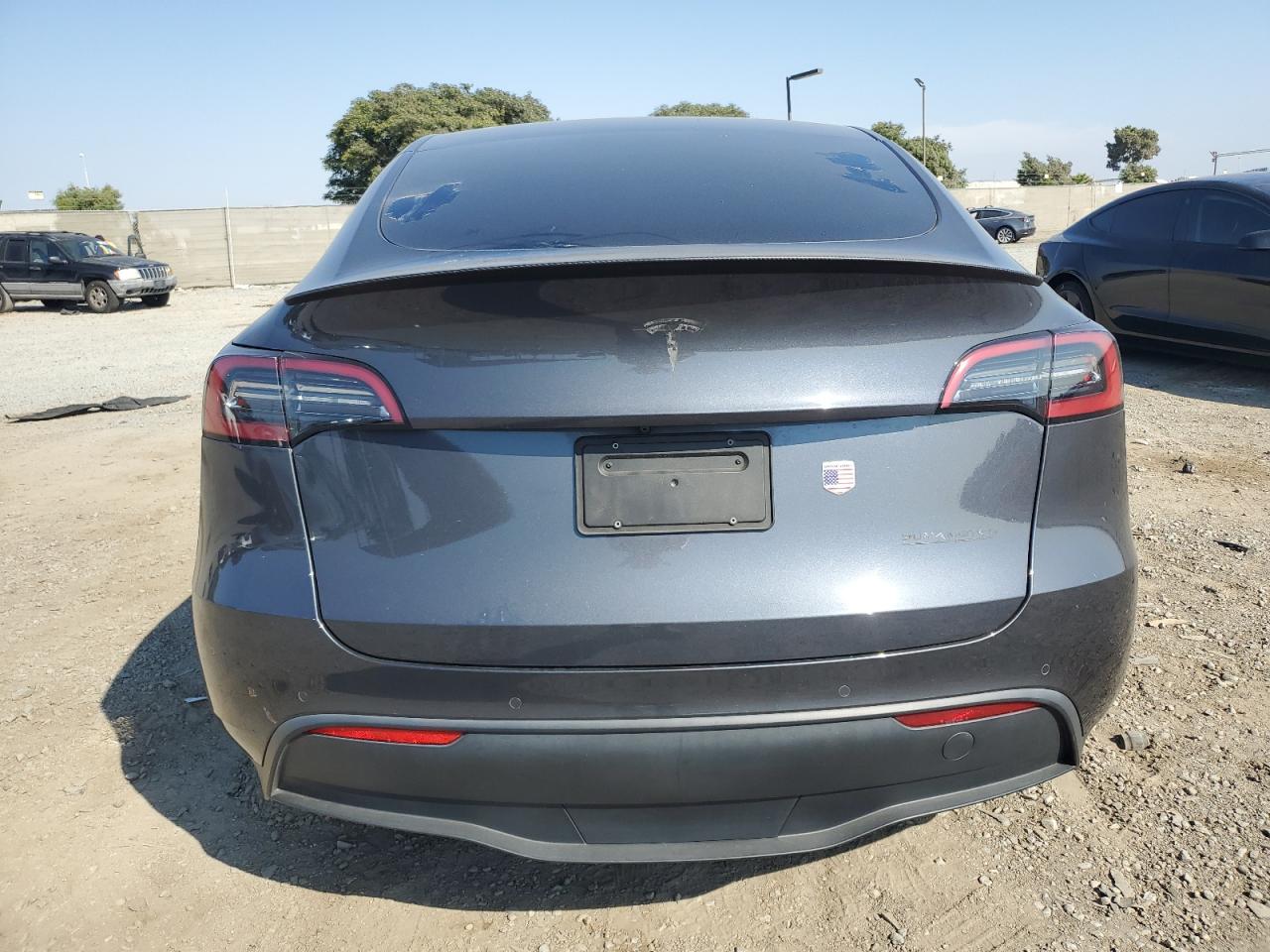 TESLA MODEL Y 2022 — 7