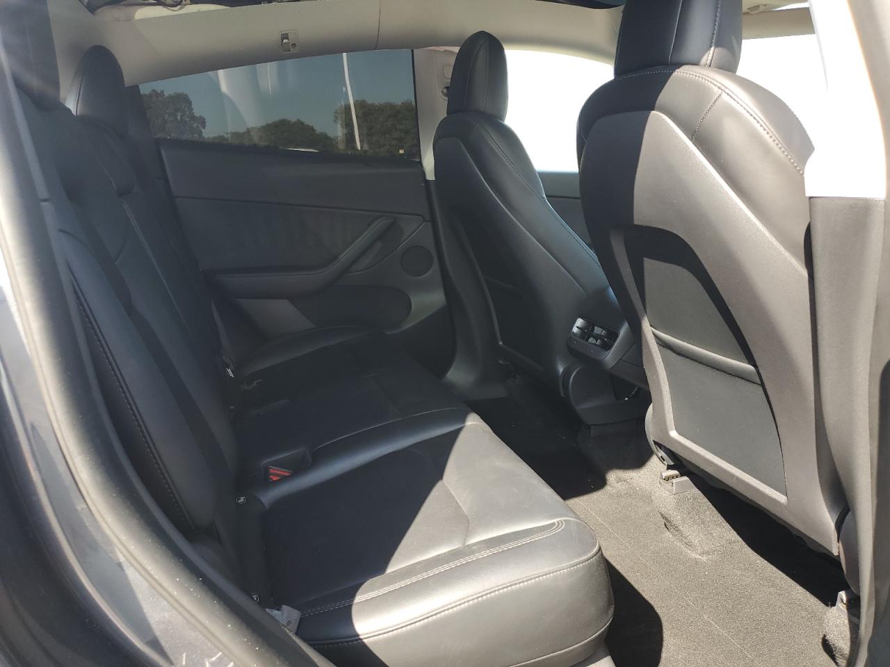 TESLA MODEL Y 2022 — 11