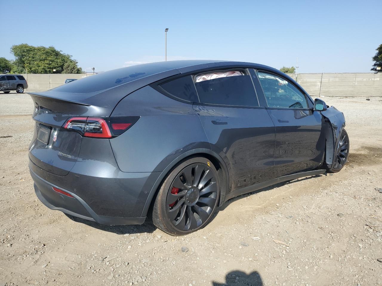 TESLA MODEL Y 2022 — 4