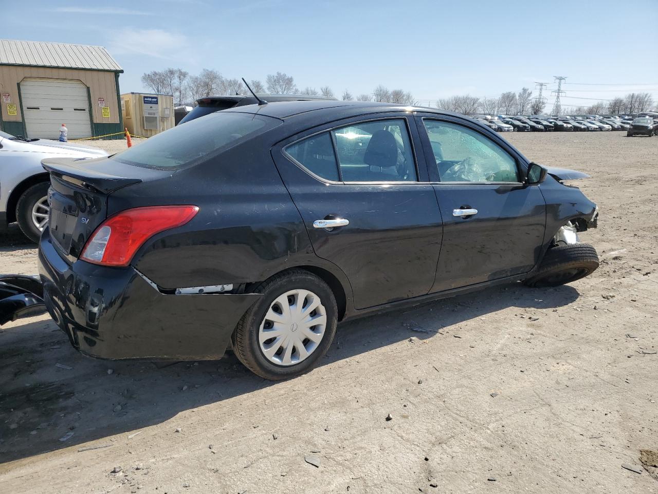 NISSAN VERSA 2018 — 4