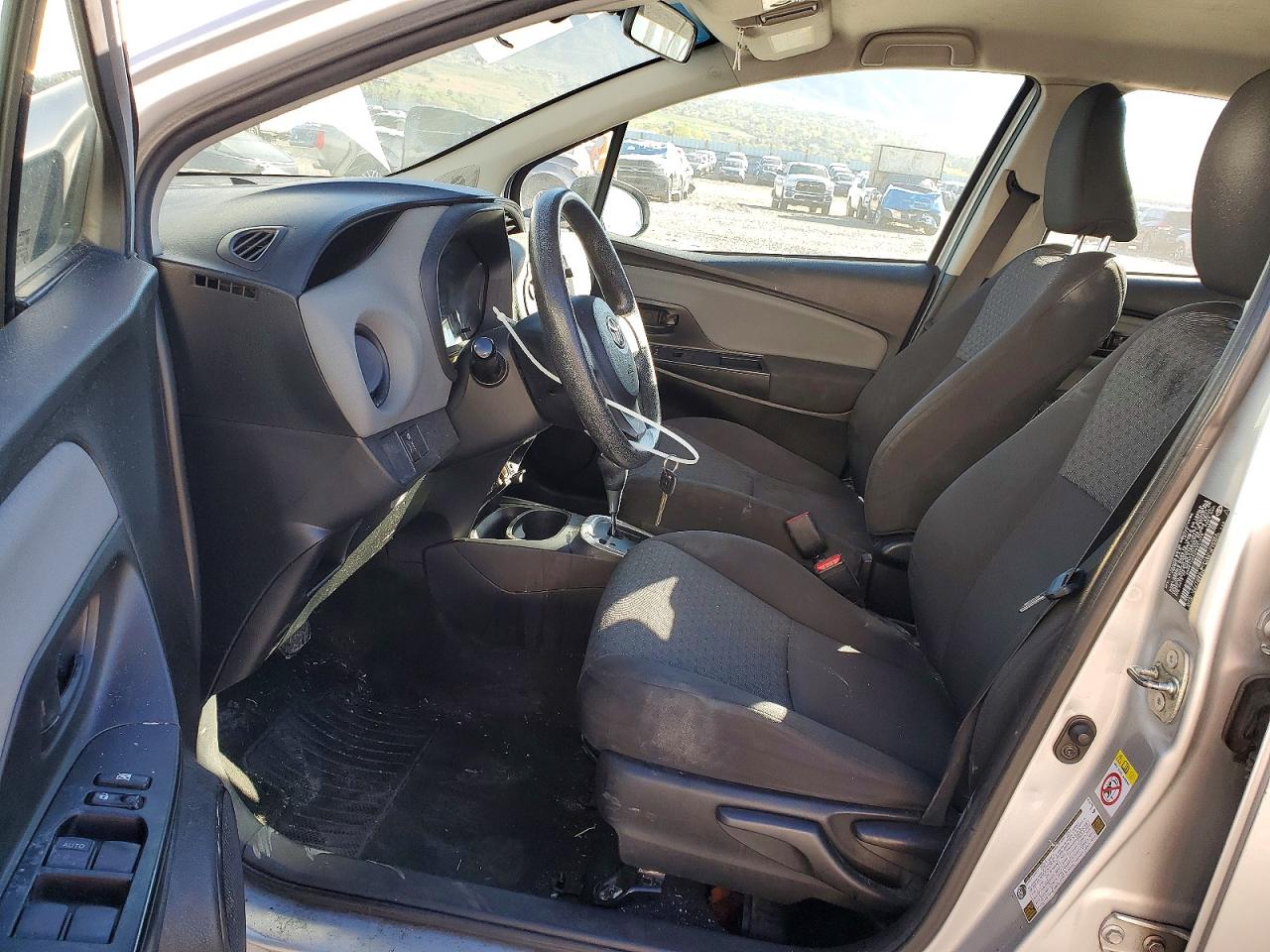 TOYOTA YARIS 2015 — 8
