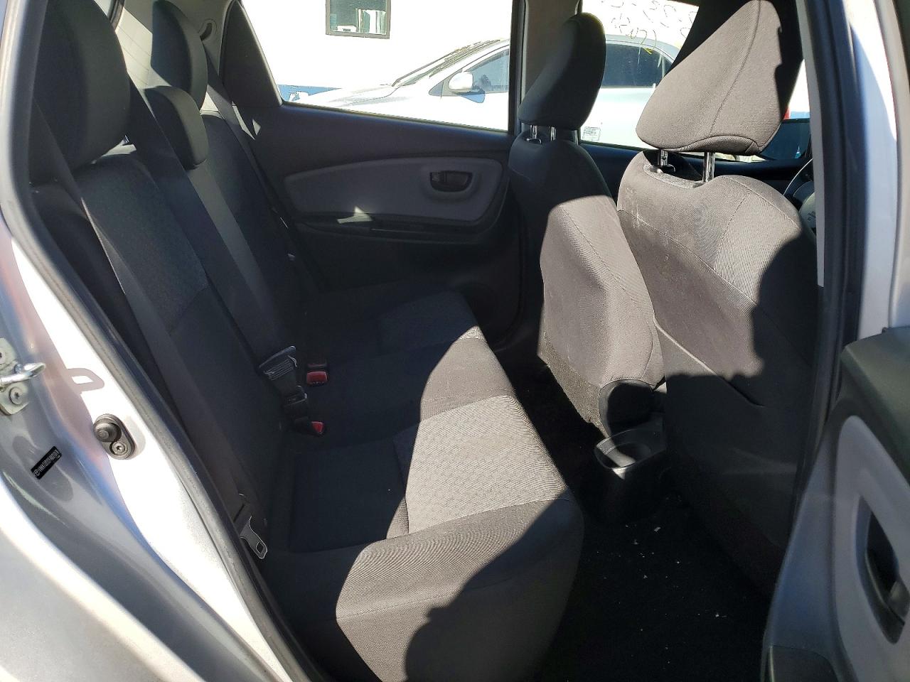 TOYOTA YARIS 2015 — 11