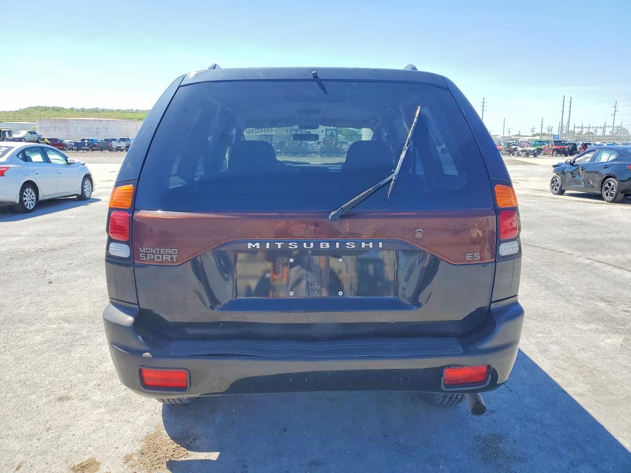 MITSUBISHI MONTERO 2002 — 7