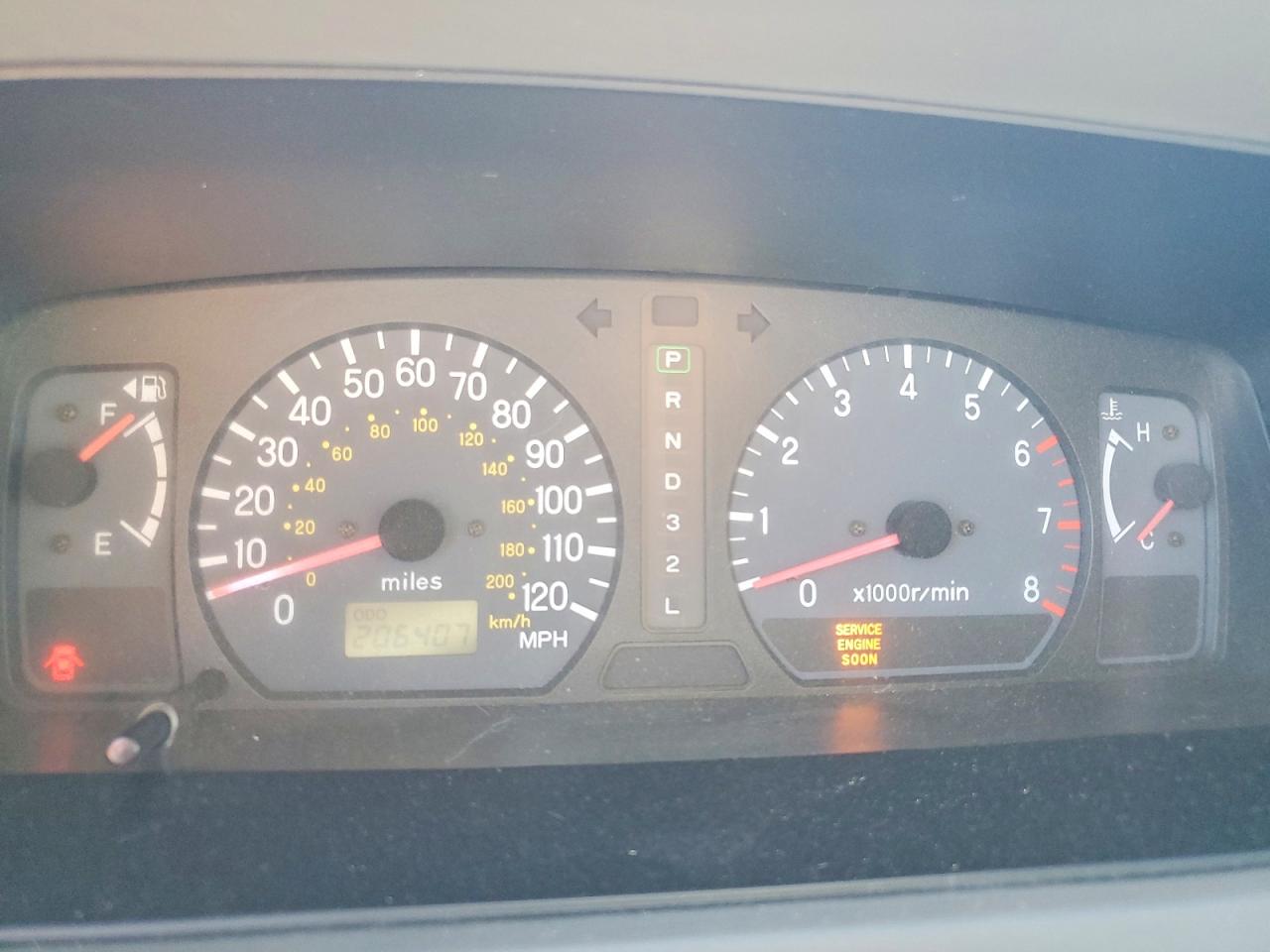 MITSUBISHI MONTERO 2002 — 10