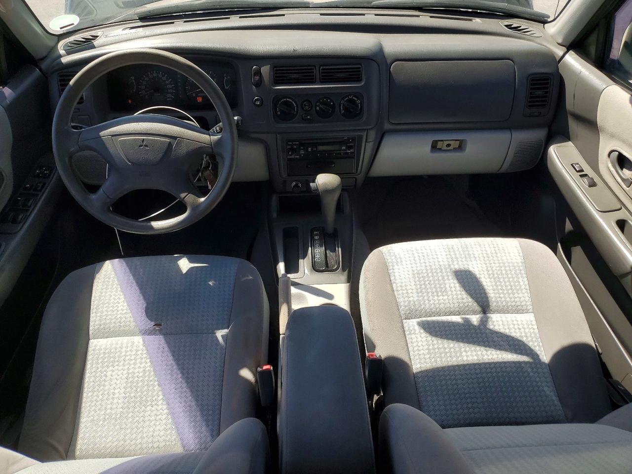 MITSUBISHI MONTERO 2002 — 9