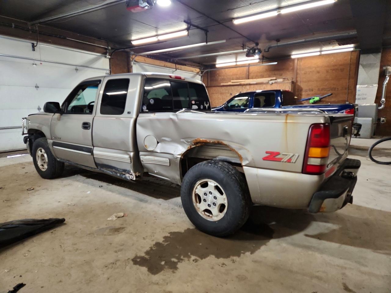 CHEVROLET SILVERADO 2000 — 3