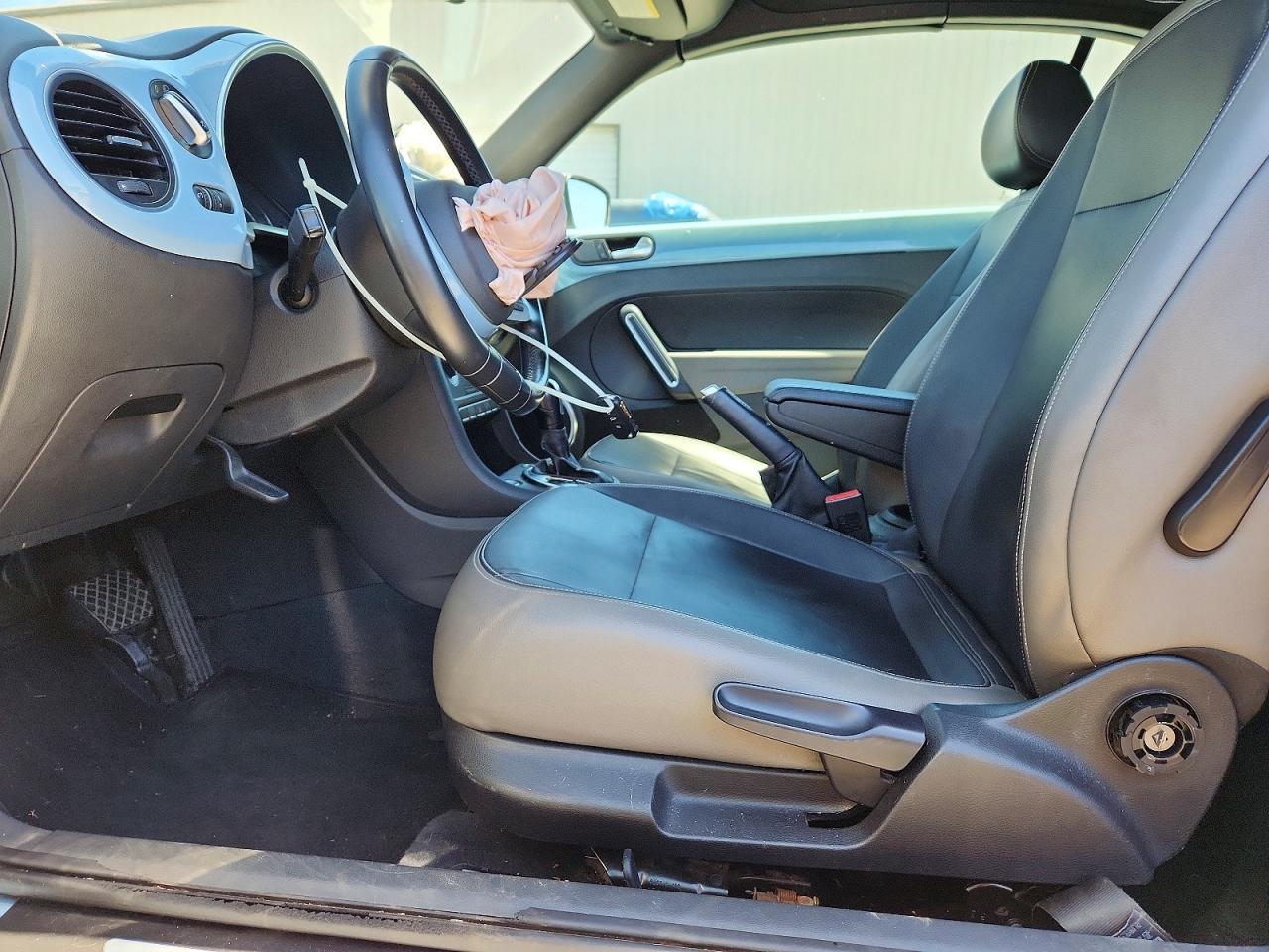VOLKSWAGEN BEETLE 2013 — 8