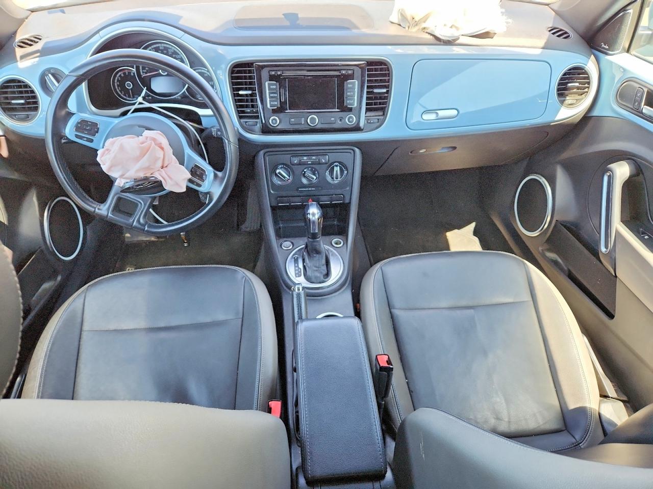 VOLKSWAGEN BEETLE 2013 — 9