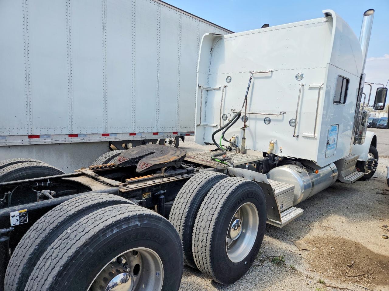 2023 PETERBILT 389