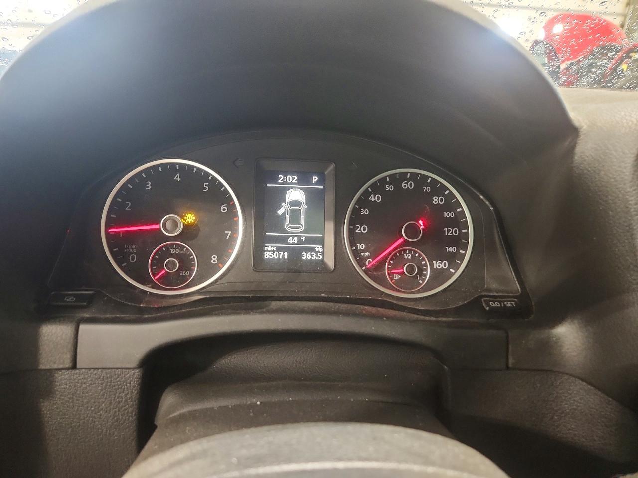 VOLKSWAGEN TIGUAN 2012 — 10