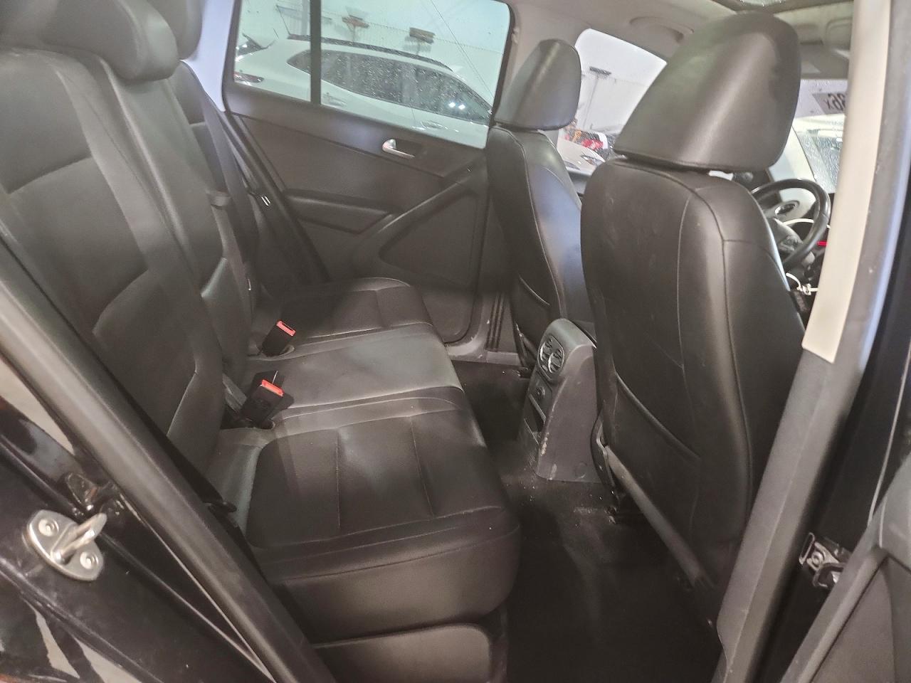 VOLKSWAGEN TIGUAN 2012 — 12