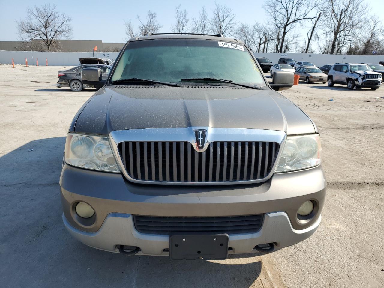 LINCOLN NAVIGATOR 2003 — 6